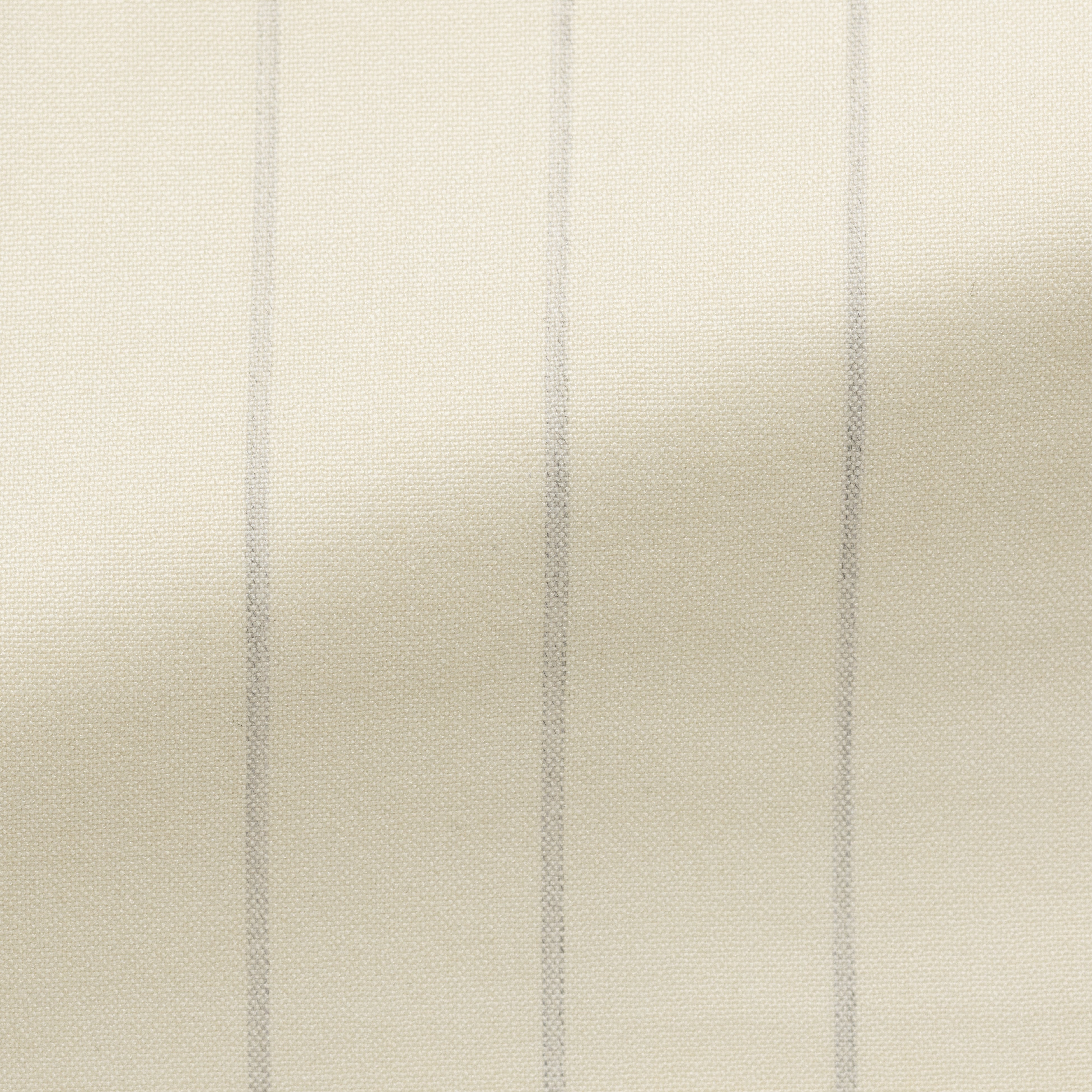 Elfenbeinfarbener Anzug aus Wolle und Seide mit farblich abgestimmten Streifen