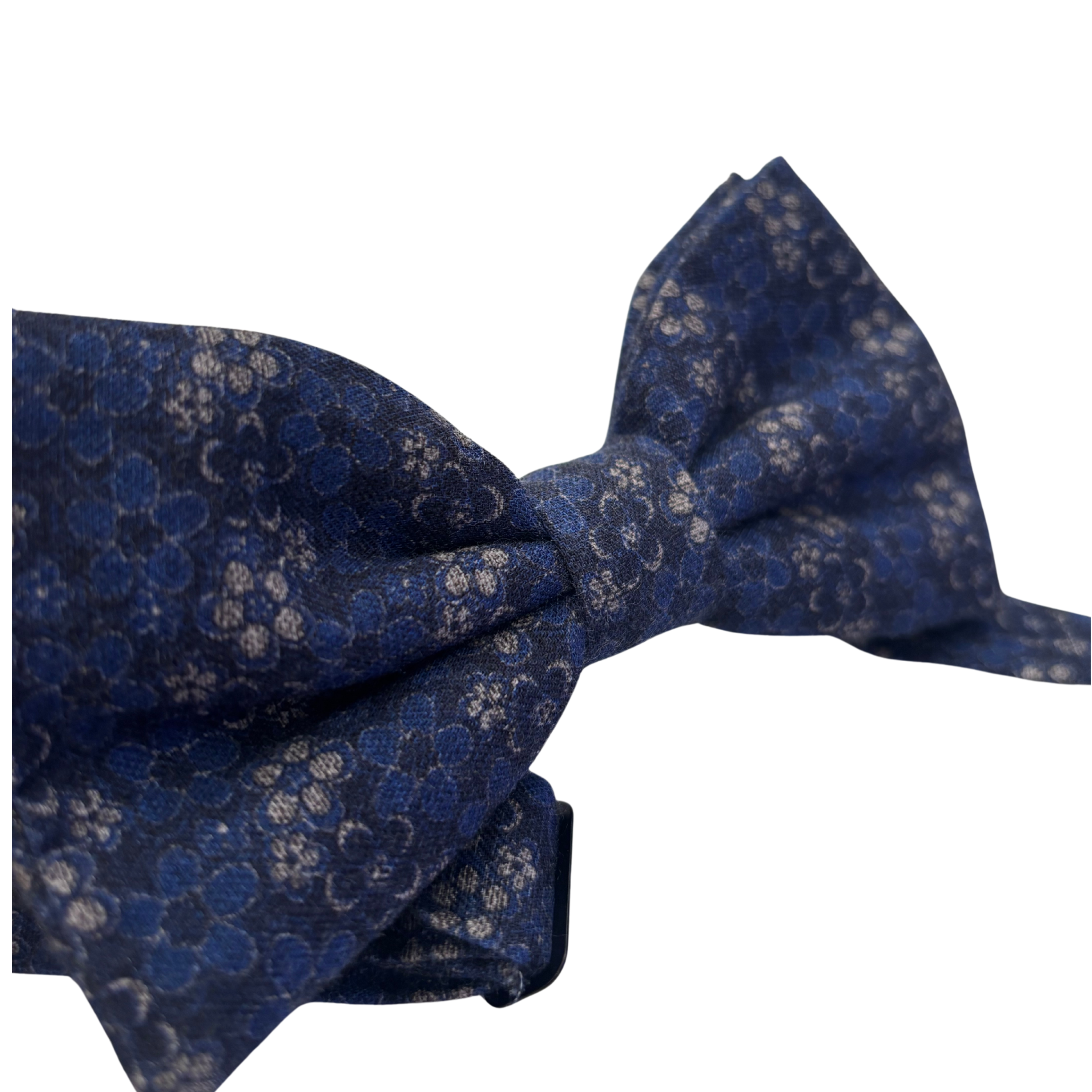 Fliege in dunkelblau mit Blumenmuster