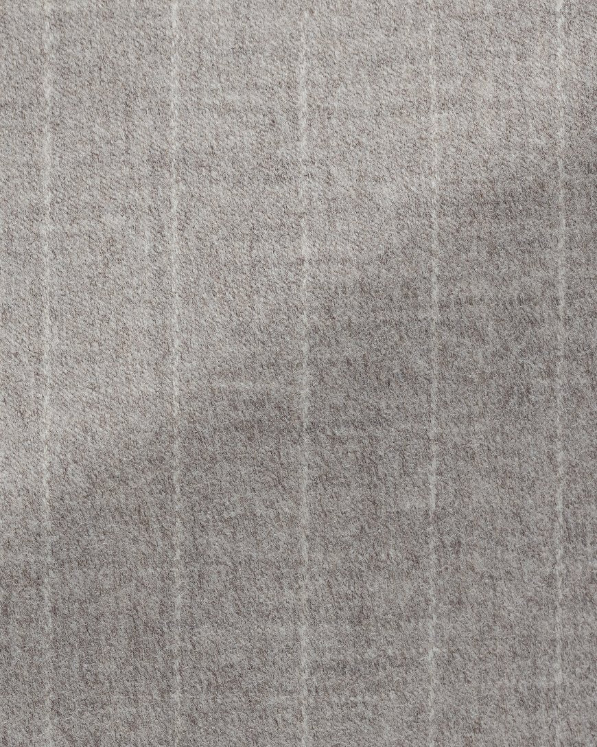 Taupefarbener Anzug aus Woll-Kaschmir-Stoff mit Kreidestreifen