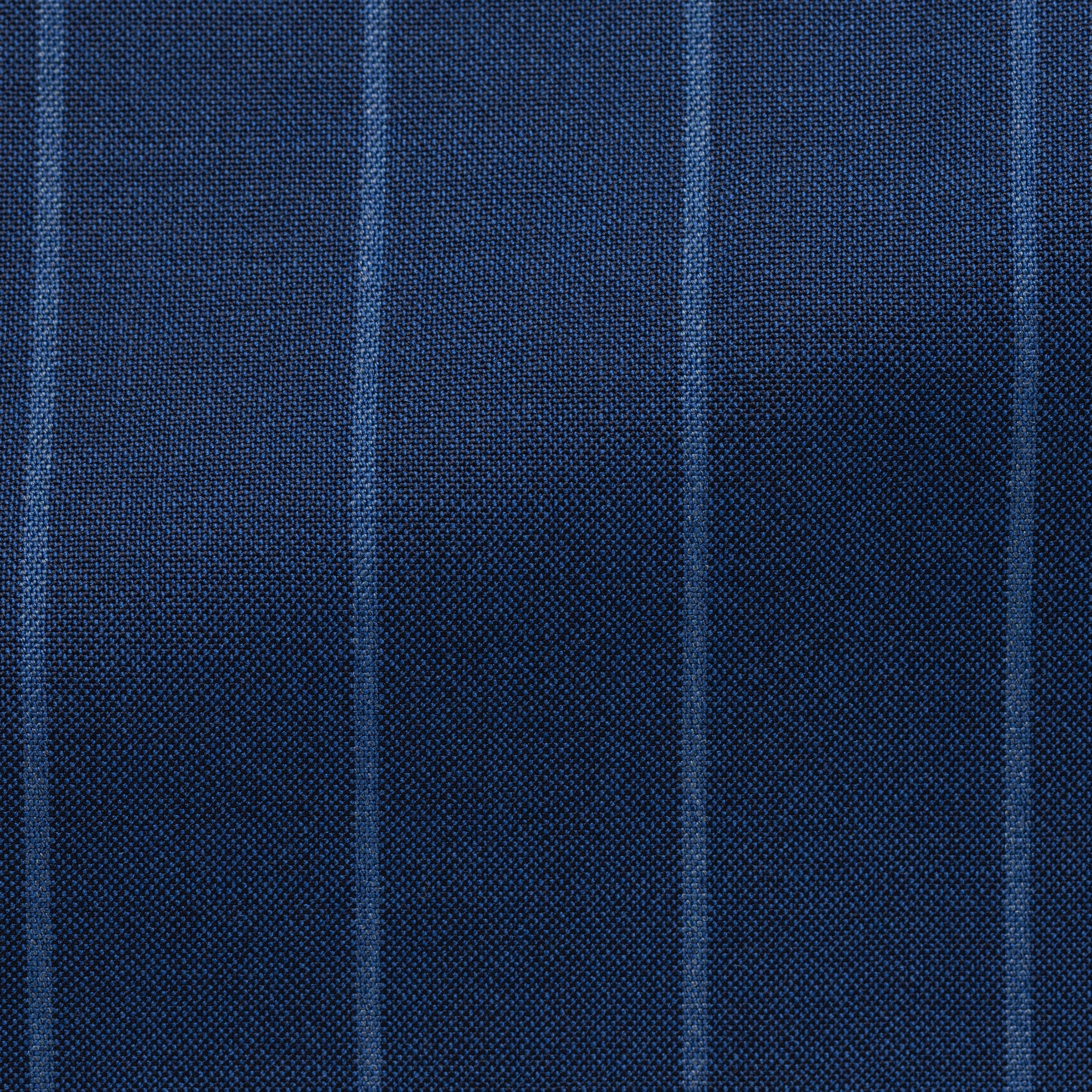 Neapolitanischblauer Wollanzug mit Streifen