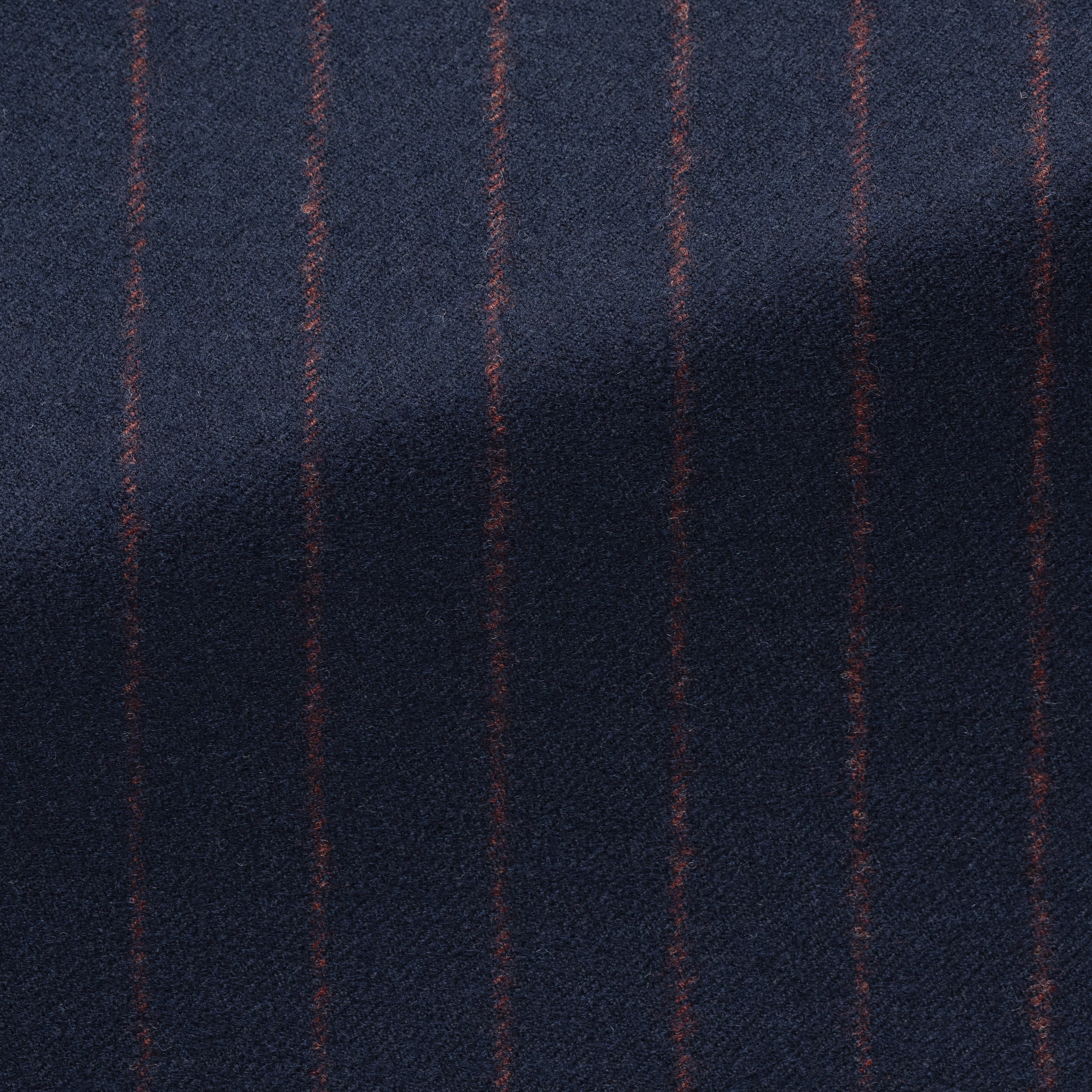 Wollanzug in dunklem indigo-blau mit rostfarbenen Streifen
